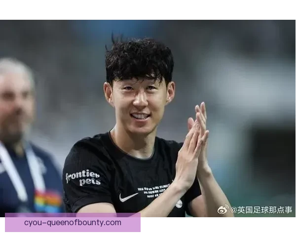 孙兴慜赛后暖心安慰倒地受伤对手彰显体育精神 孙兴慜赛后暖心安慰倒地受伤对手彰显体育精神